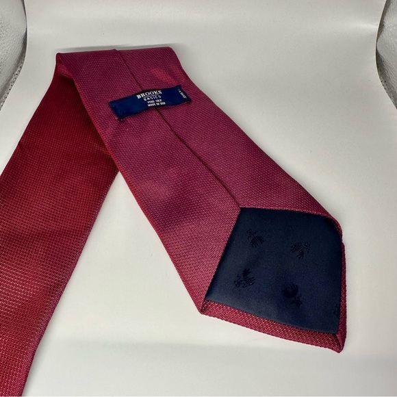 Vintage Brooks Brothers Basics Classic Red Textured Silk Tie 3.75” - Picture 6 of 7